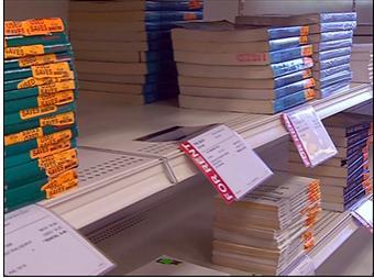 國外教材貴的離譜，在校生如何應(yīng)對？圖書出租市場漸成趨勢